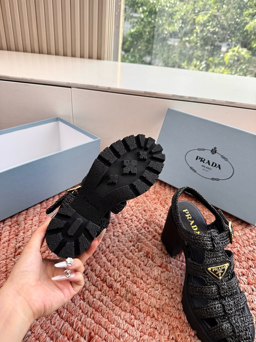 🌾G036顶级编织面全新最新高跟系列！Prada 普拉达2026春夏新款凉鞋系列 经典三角扣猪笼凉鞋 环