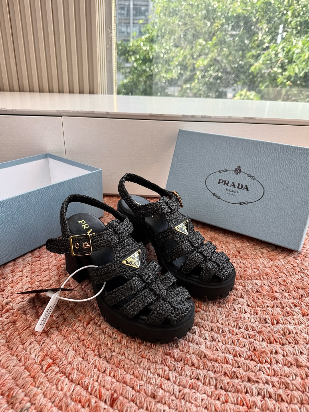 🌾G036顶级编织面全新最新高跟系列！Prada 普拉达2026春夏新款凉鞋系列 经典三角扣猪笼凉鞋 环