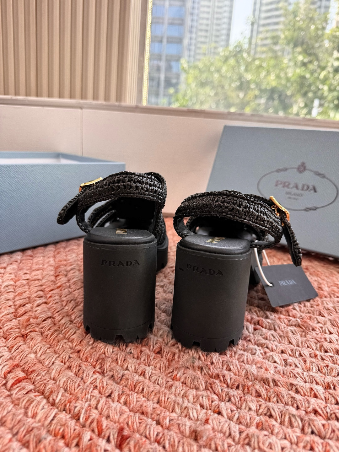 🌾G036顶级编织面全新最新高跟系列！Prada 普拉达2026春夏新款凉鞋系列 经典三角扣猪笼凉鞋 环