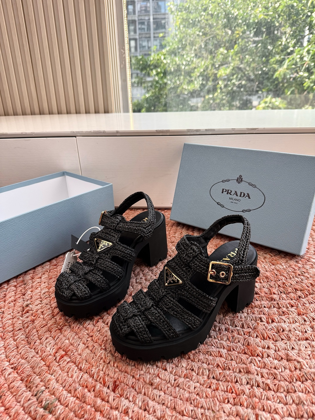 🌾G036顶级编织面全新最新高跟系列！Prada 普拉达2026春夏新款凉鞋系列 经典三角扣猪笼凉鞋 环