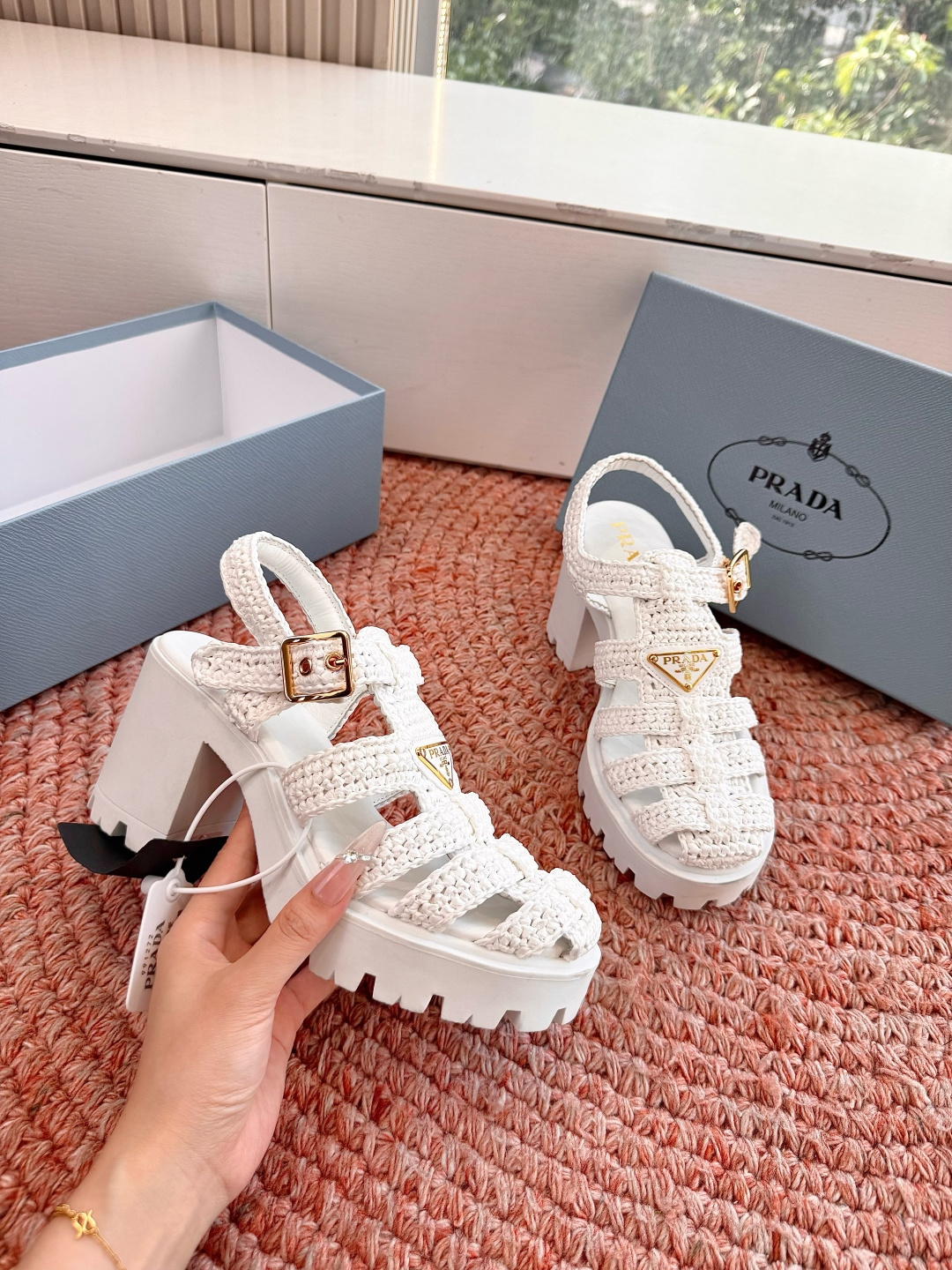 🌾G036顶级编织面全新最新高跟系列！Prada 普拉达2026春夏新款凉鞋系列 经典三角扣猪笼凉鞋 环