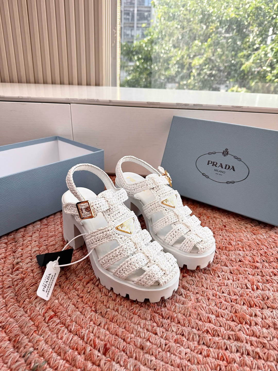 🌾G036顶级编织面全新最新高跟系列！Prada 普拉达2026春夏新款凉鞋系列 经典三角扣猪笼凉鞋 环