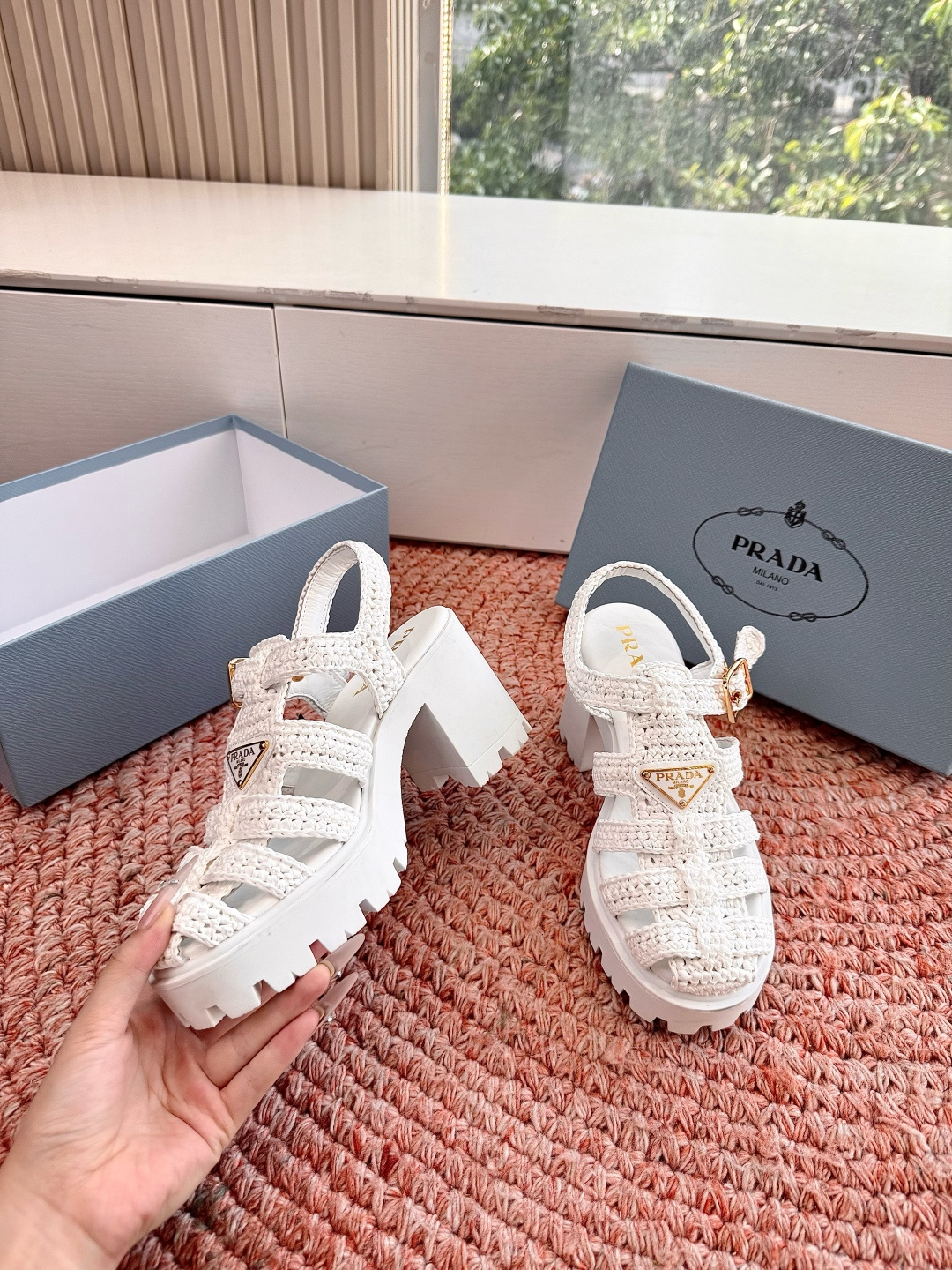 🌾G036顶级编织面全新最新高跟系列！Prada 普拉达2026春夏新款凉鞋系列 经典三角扣猪笼凉鞋 环