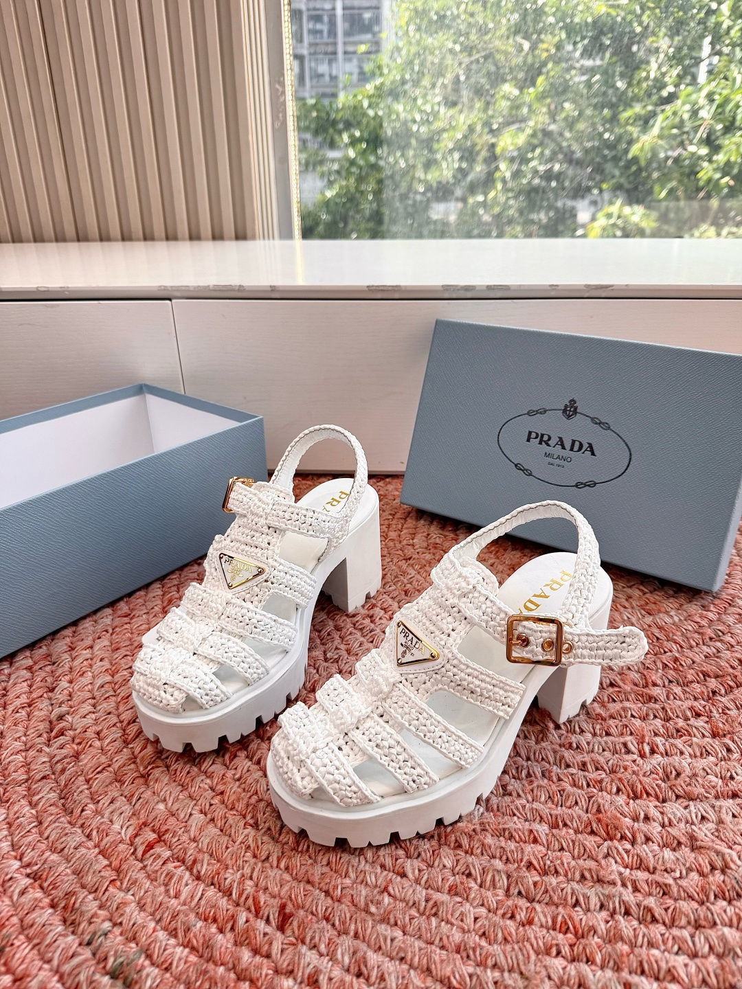 🌾G036顶级编织面全新最新高跟系列！Prada 普拉达2026春夏新款凉鞋系列 经典三角扣猪笼凉鞋 环