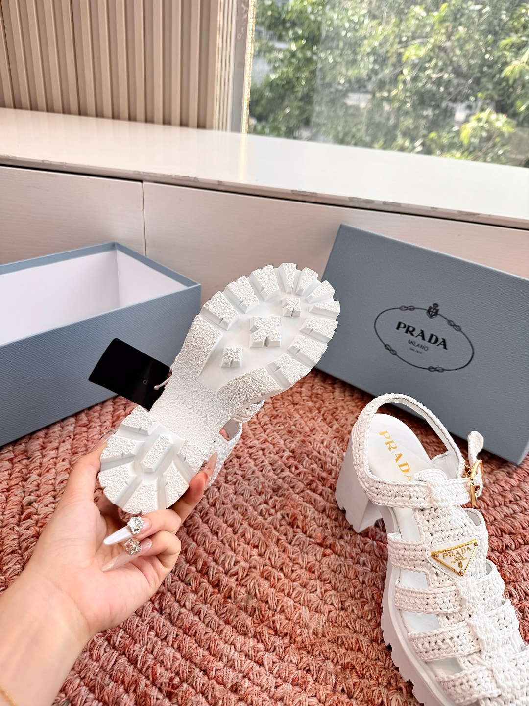 🌾G036顶级编织面全新最新高跟系列！Prada 普拉达2026春夏新款凉鞋系列 经典三角扣猪笼凉鞋 环