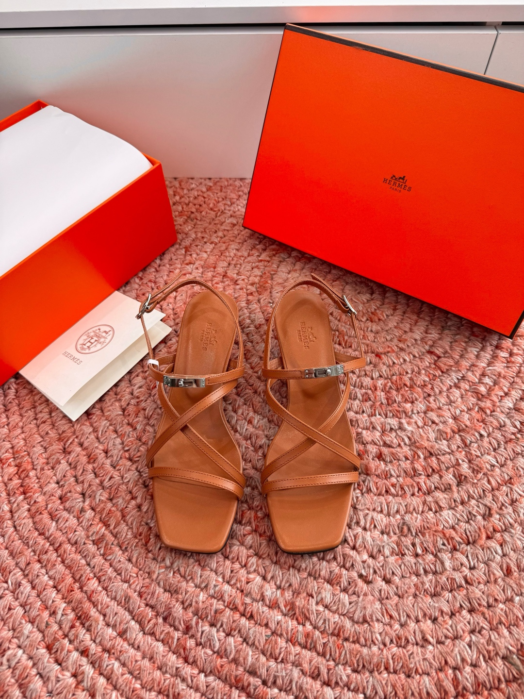 🌾G393顶级品质Hermès/爱马仕2026新品Kelly扣细带猫跟凉鞋当Kelly包的传奇基因邂逅夏