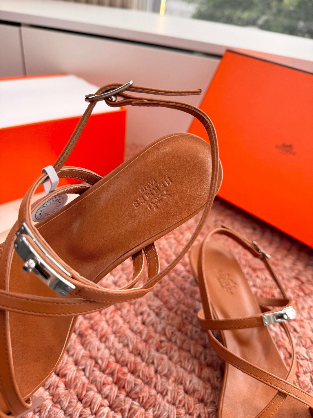 🌾G393顶级品质Hermès/爱马仕2026新品Kelly扣细带猫跟凉鞋当Kelly包的传奇基因邂逅夏