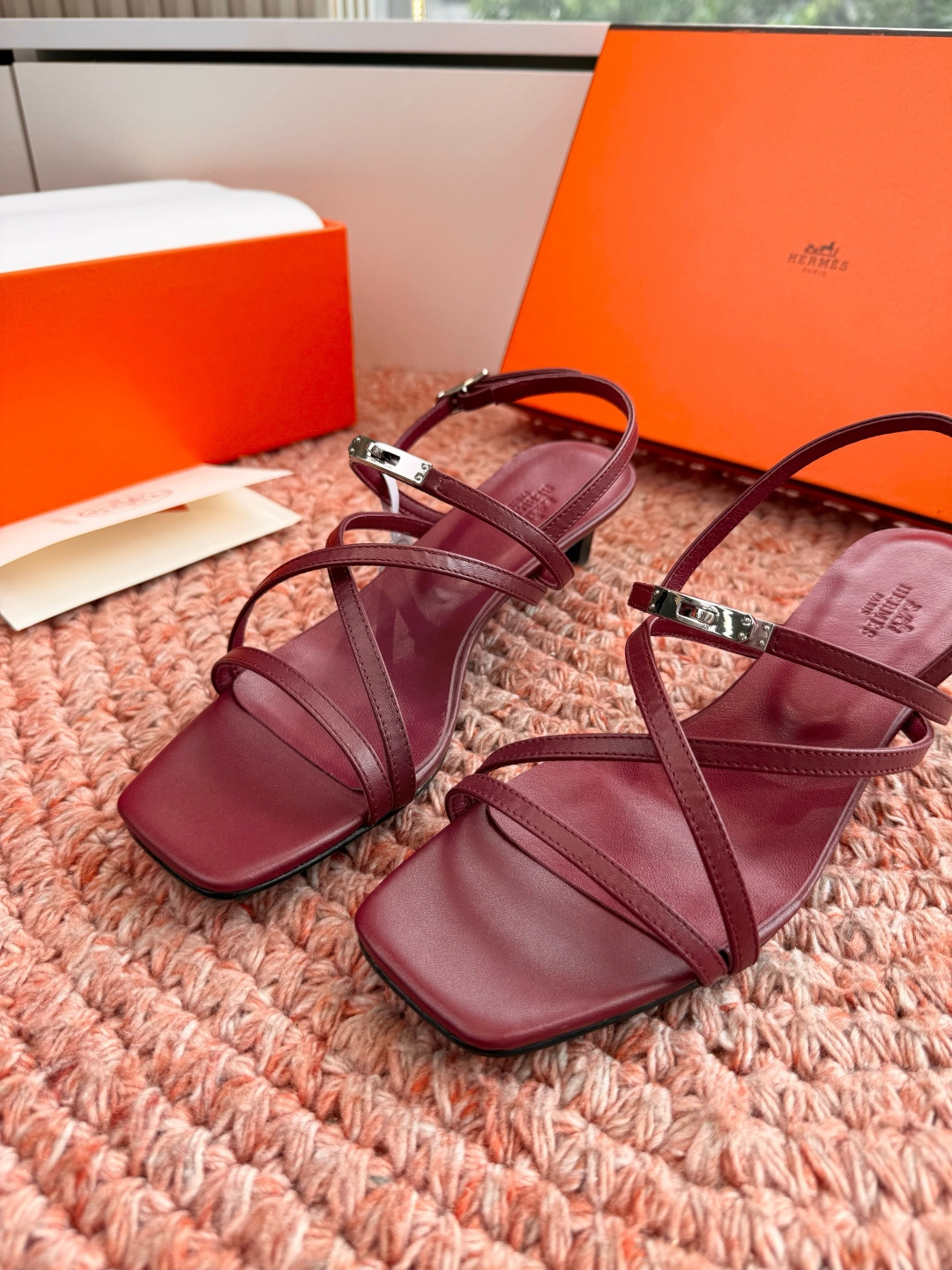 🌾G393顶级品质Hermès/爱马仕2026新品Kelly扣细带猫跟凉鞋当Kelly包的传奇基因邂逅夏