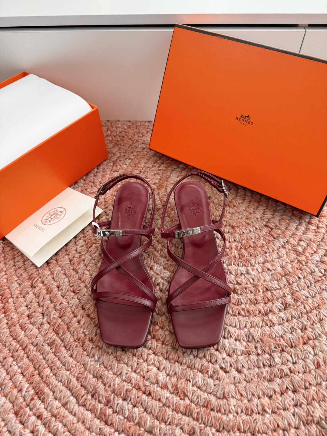 🌾G393顶级品质Hermès/爱马仕2026新品Kelly扣细带猫跟凉鞋当Kelly包的传奇基因邂逅夏