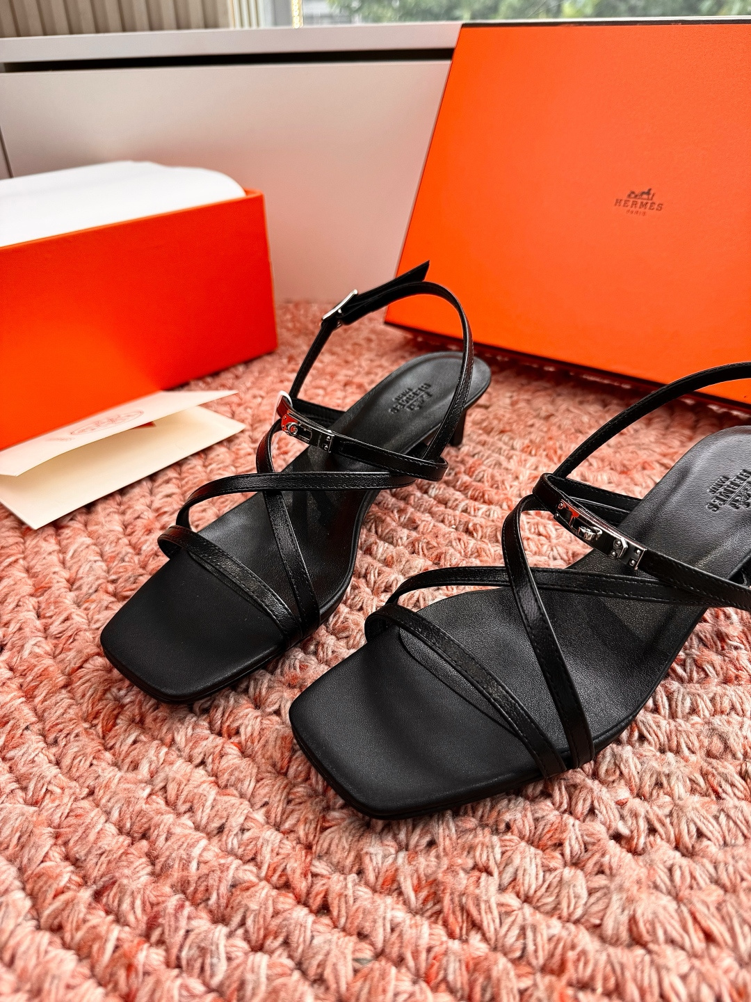 🌾G393顶级品质Hermès/爱马仕2026新品Kelly扣细带猫跟凉鞋当Kelly包的传奇基因邂逅夏