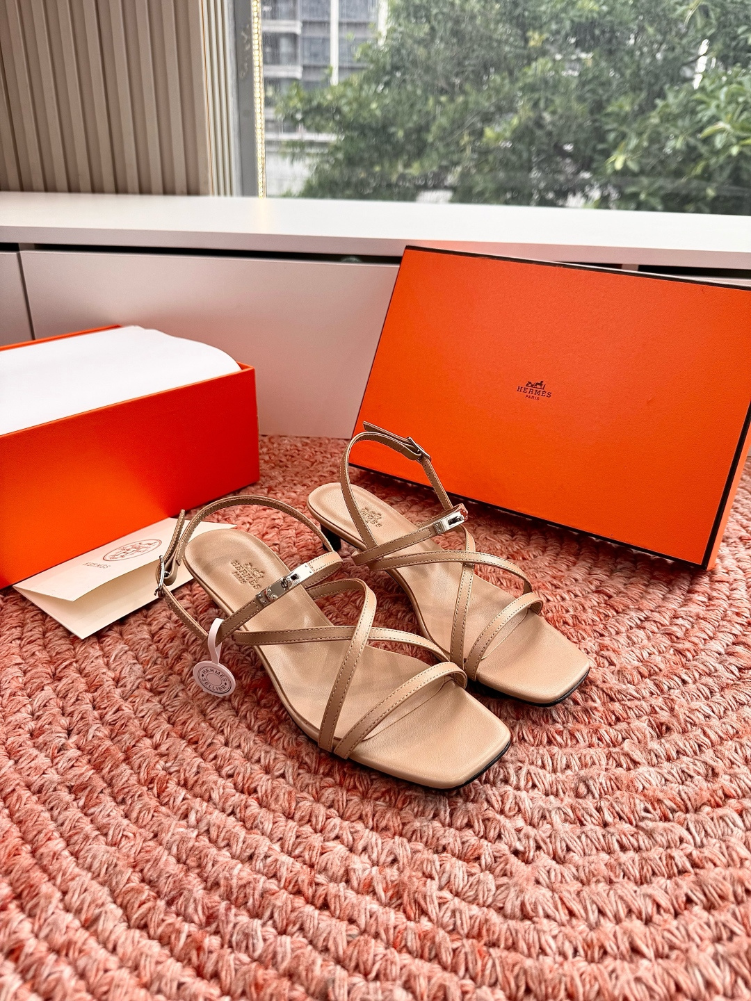 🌾G393顶级品质Hermès/爱马仕2026新品Kelly扣细带猫跟凉鞋当Kelly包的传奇基因邂逅夏