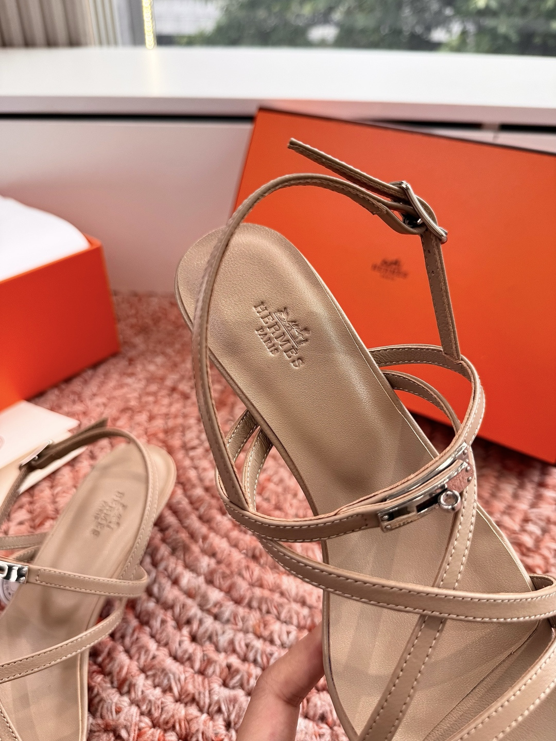 🌾G393顶级品质Hermès/爱马仕2026新品Kelly扣细带猫跟凉鞋当Kelly包的传奇基因邂逅夏