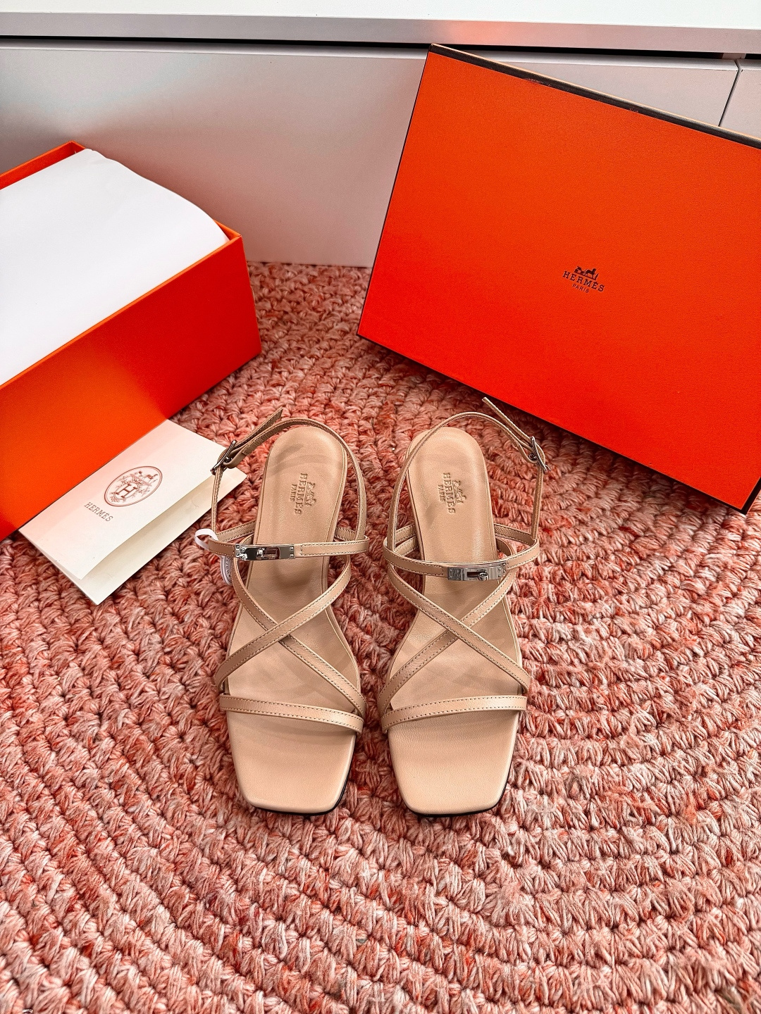 🌾G393顶级品质Hermès/爱马仕2026新品Kelly扣细带猫跟凉鞋当Kelly包的传奇基因邂逅夏