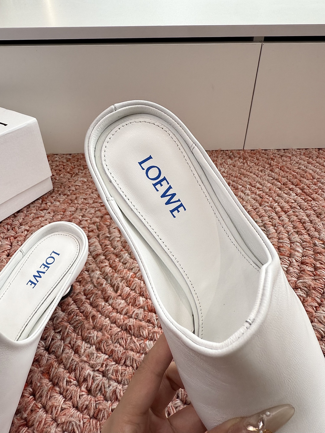 🌾G042顶级品质LOEWE 罗意威穆乐法式复古感的拖鞋来啦！✔️饰以Anagram Pebble标志性