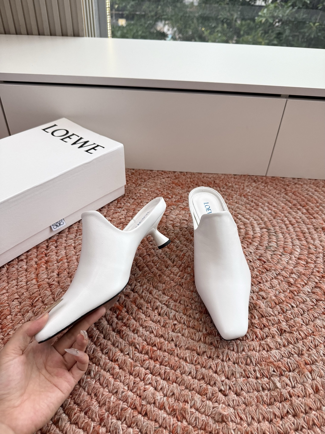 🌾G042顶级品质LOEWE 罗意威穆乐法式复古感的拖鞋来啦！✔️饰以Anagram Pebble标志性