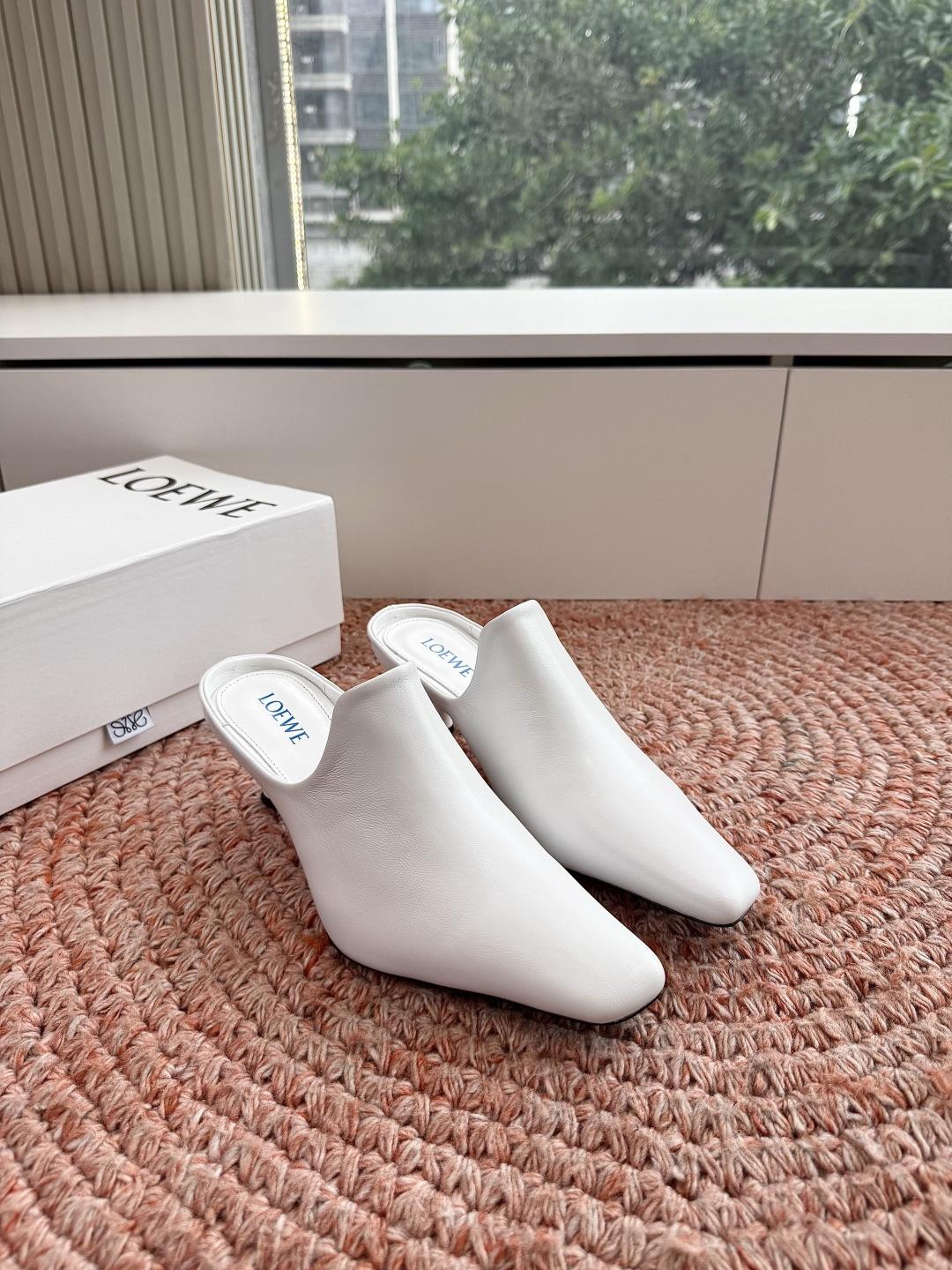 🌾G042顶级品质LOEWE 罗意威穆乐法式复古感的拖鞋来啦！✔️饰以Anagram Pebble标志性