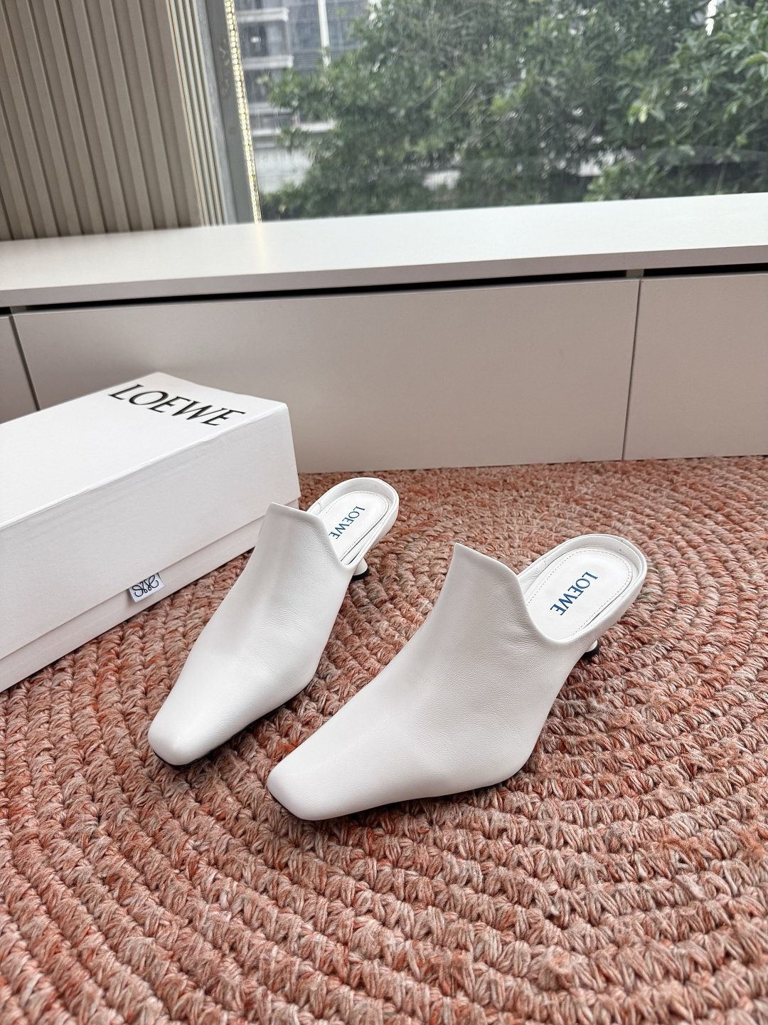 🌾G042顶级品质LOEWE 罗意威穆乐法式复古感的拖鞋来啦！✔️饰以Anagram Pebble标志性