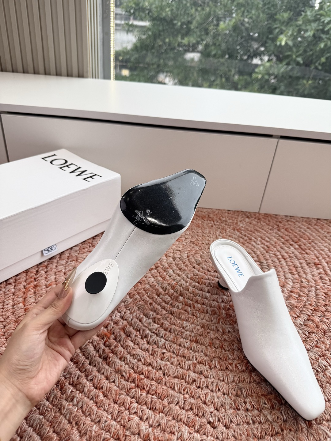 🌾G042顶级品质LOEWE 罗意威穆乐法式复古感的拖鞋来啦！✔️饰以Anagram Pebble标志性