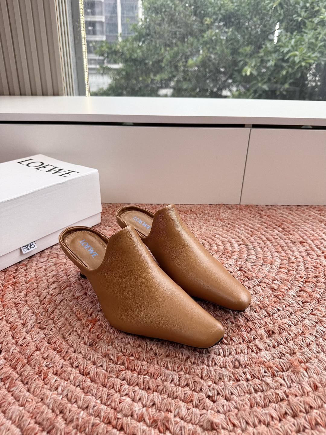 🌾G042顶级品质LOEWE 罗意威穆乐法式复古感的拖鞋来啦！✔️饰以Anagram Pebble标志性