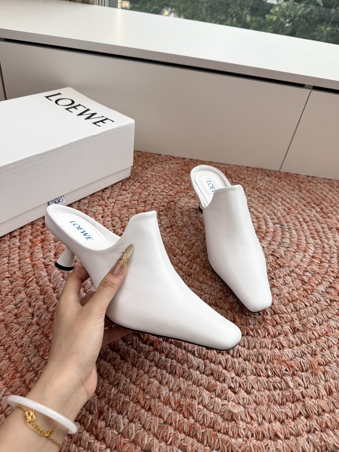 🌾G042顶级品质LOEWE 罗意威穆乐法式复古感的拖鞋来啦！✔️饰以Anagram Pebble标志性