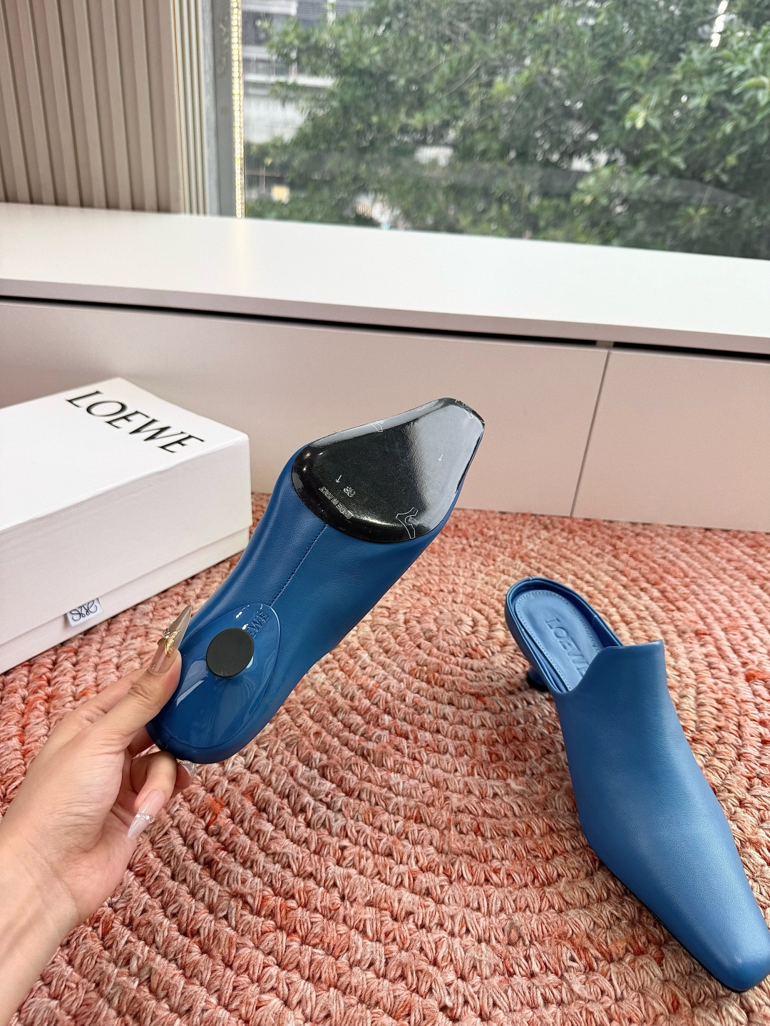 🌾G042顶级品质LOEWE 罗意威穆乐法式复古感的拖鞋来啦！✔️饰以Anagram Pebble标志性