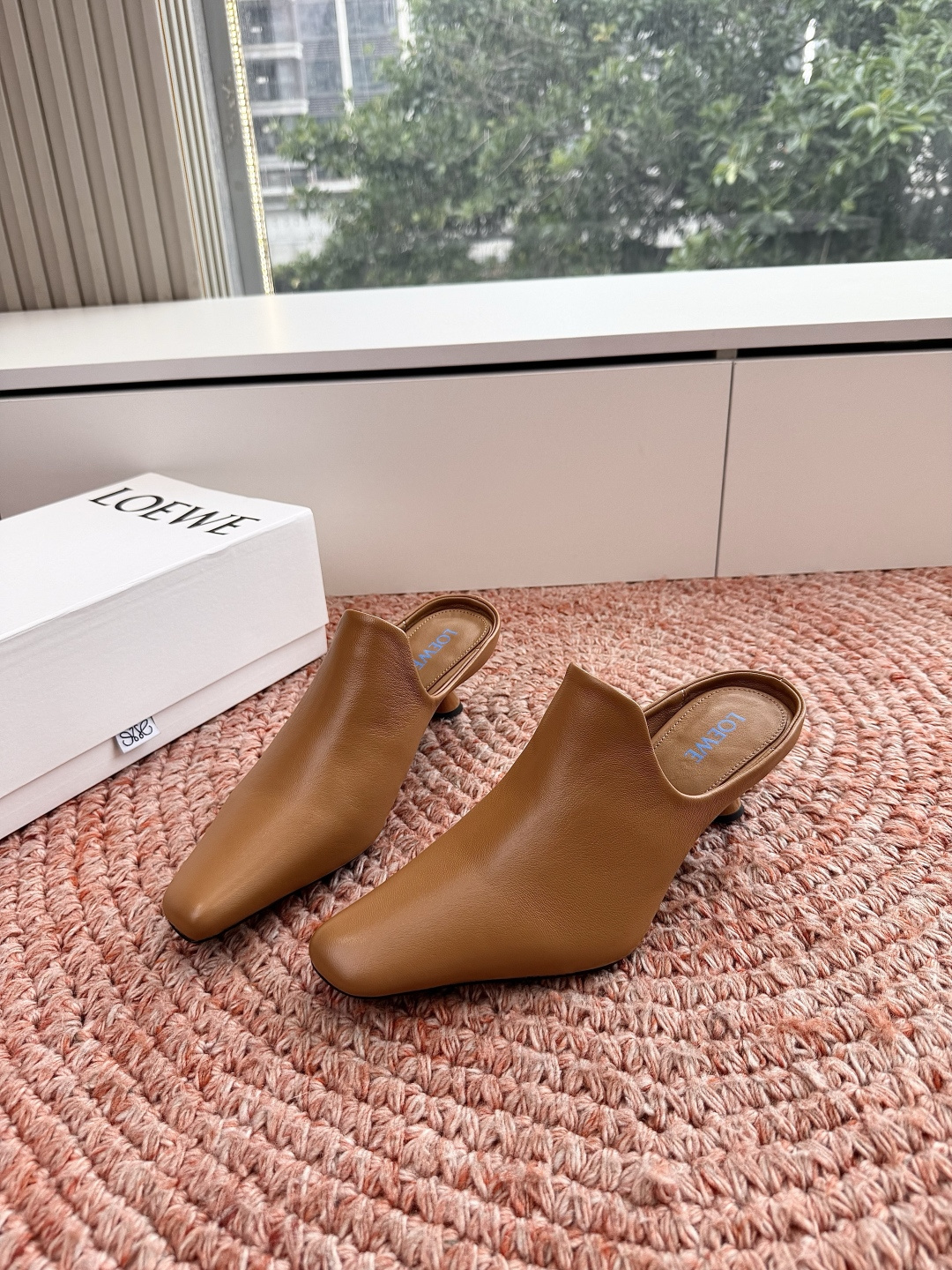 🌾G042顶级品质LOEWE 罗意威穆乐法式复古感的拖鞋来啦！✔️饰以Anagram Pebble标志性