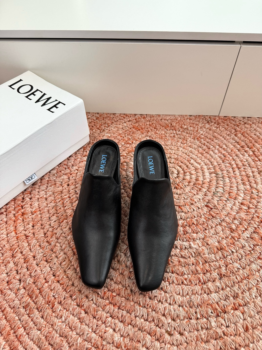 🌾G042顶级品质LOEWE 罗意威穆乐法式复古感的拖鞋来啦！✔️饰以Anagram Pebble标志性