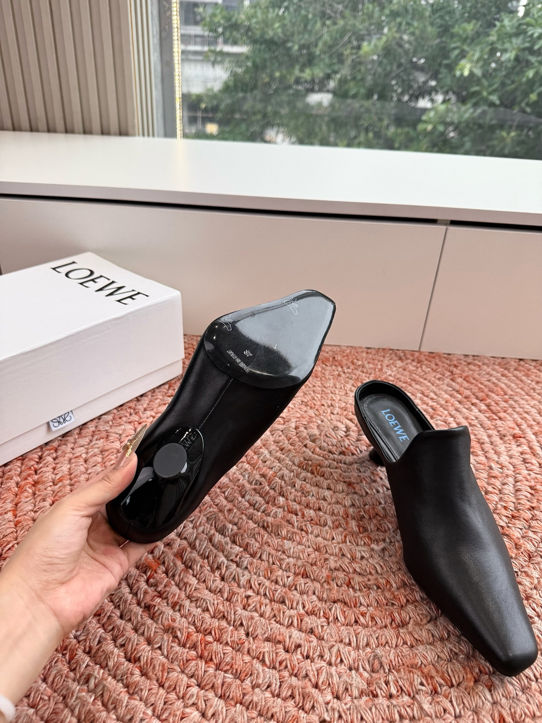 🌾G042顶级品质LOEWE 罗意威穆乐法式复古感的拖鞋来啦！✔️饰以Anagram Pebble标志性