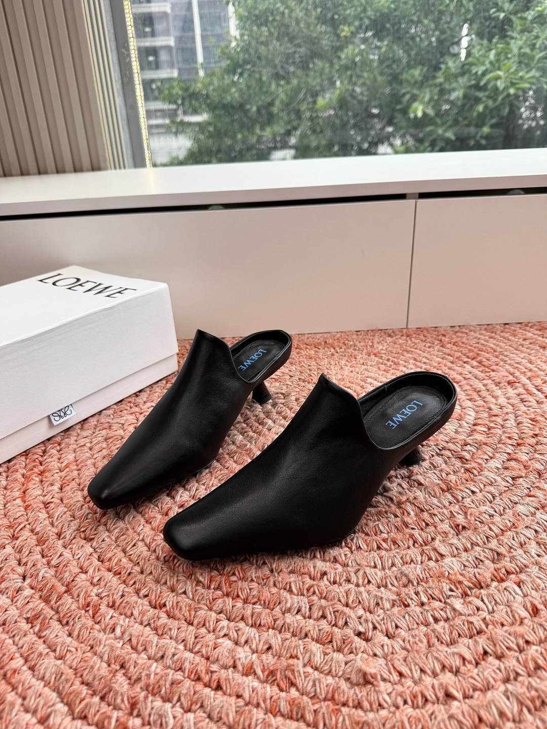 🌾G042顶级品质LOEWE 罗意威穆乐法式复古感的拖鞋来啦！✔️饰以Anagram Pebble标志性