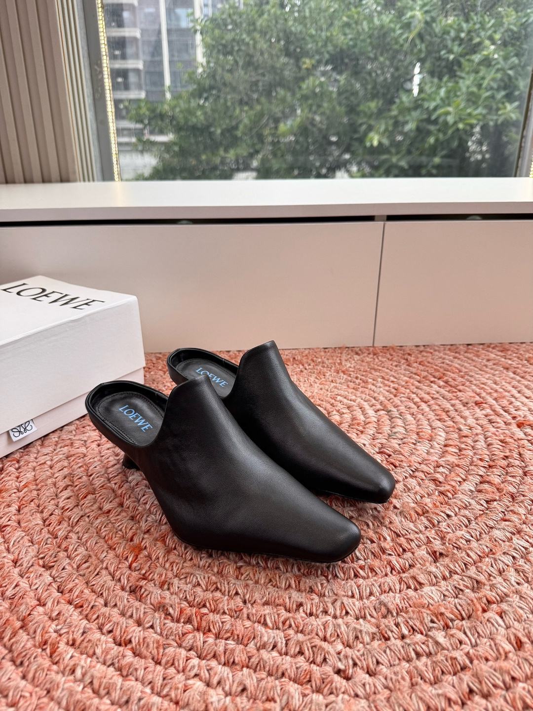 🌾G042顶级品质LOEWE 罗意威穆乐法式复古感的拖鞋来啦！✔️饰以Anagram Pebble标志性