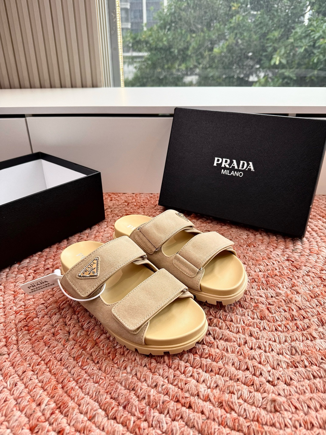 🌾G036顶级prada普拉达2026春夏新款拖鞋系列 三角扣厚底魔术贴拖鞋 全皮高级大气 厚底鞋底搭配