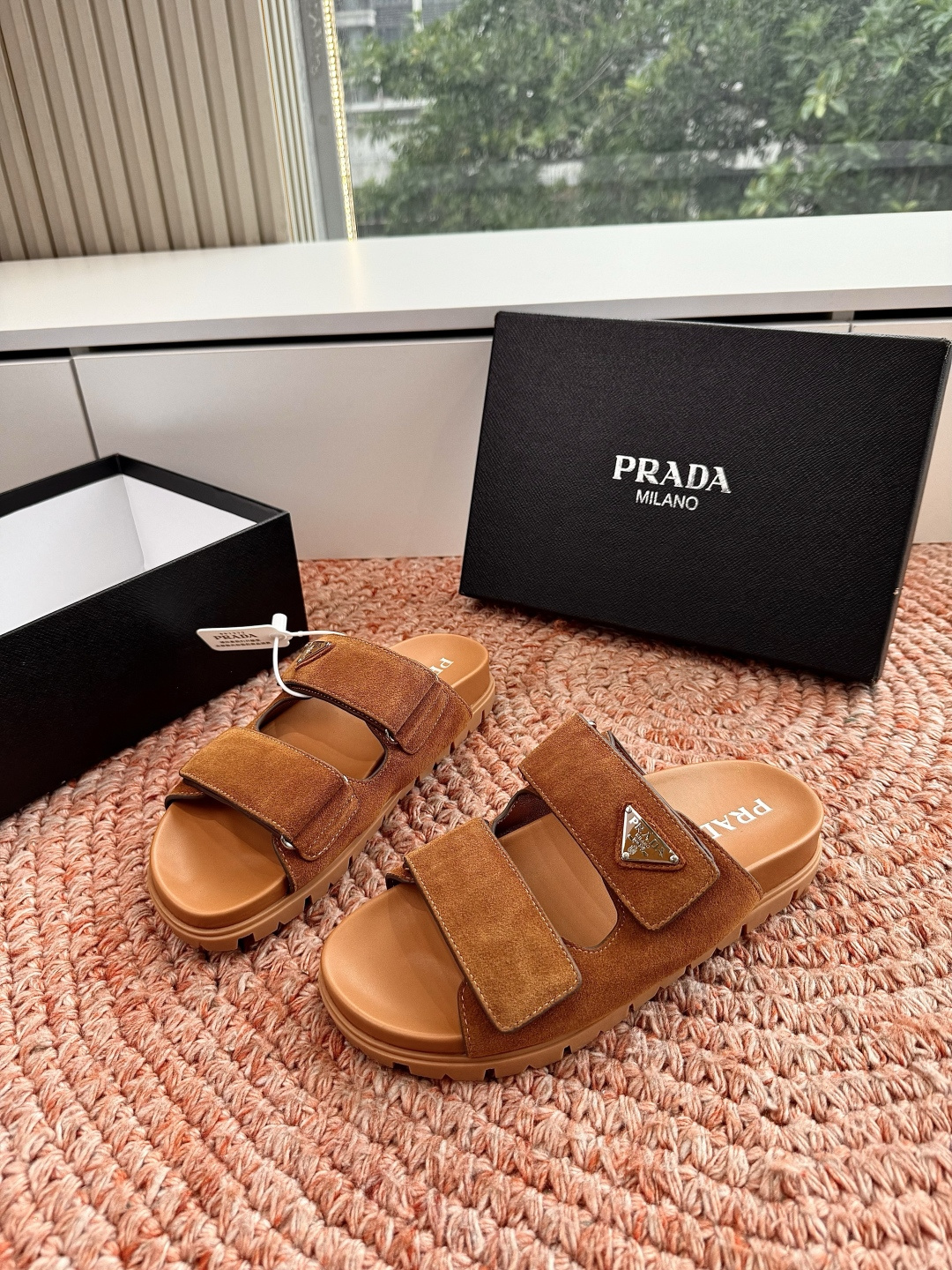 🌾G036顶级prada普拉达2026春夏新款拖鞋系列 三角扣厚底魔术贴拖鞋 全皮高级大气 厚底鞋底搭配