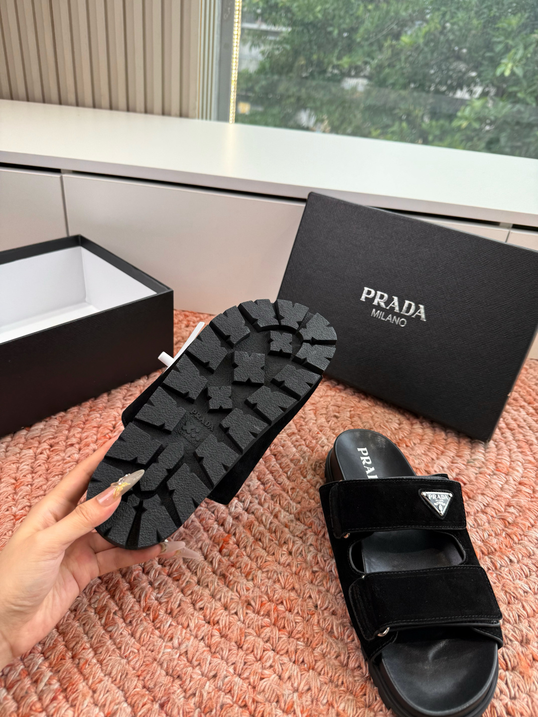 🌾G036顶级prada普拉达2026春夏新款拖鞋系列 三角扣厚底魔术贴拖鞋 全皮高级大气 厚底鞋底搭配