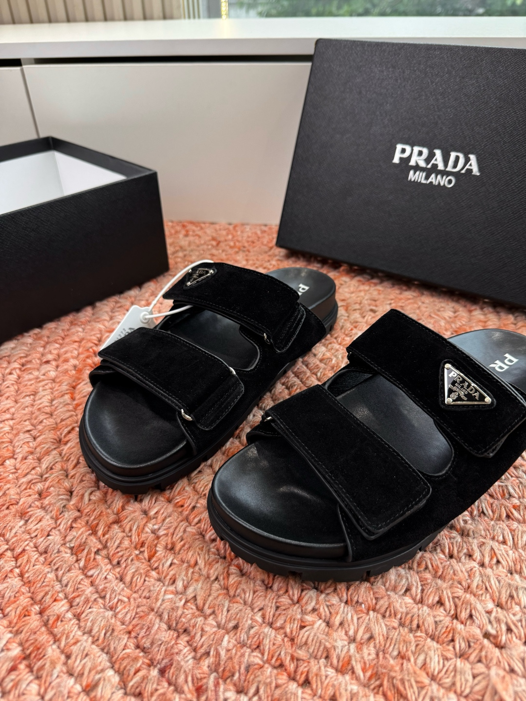 🌾G036顶级prada普拉达2026春夏新款拖鞋系列 三角扣厚底魔术贴拖鞋 全皮高级大气 厚底鞋底搭配