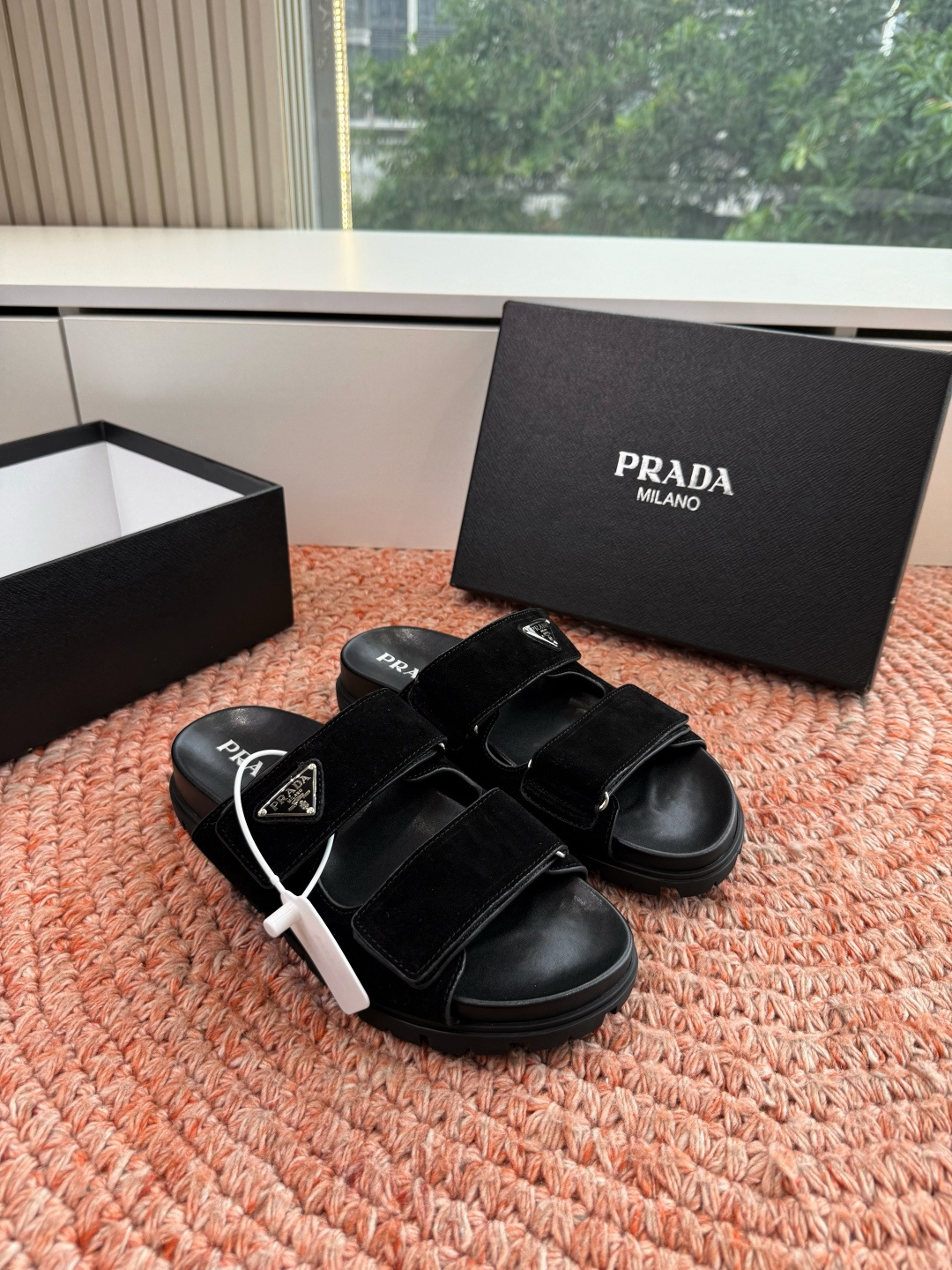 🌾G036顶级prada普拉达2026春夏新款拖鞋系列 三角扣厚底魔术贴拖鞋 全皮高级大气 厚底鞋底搭配