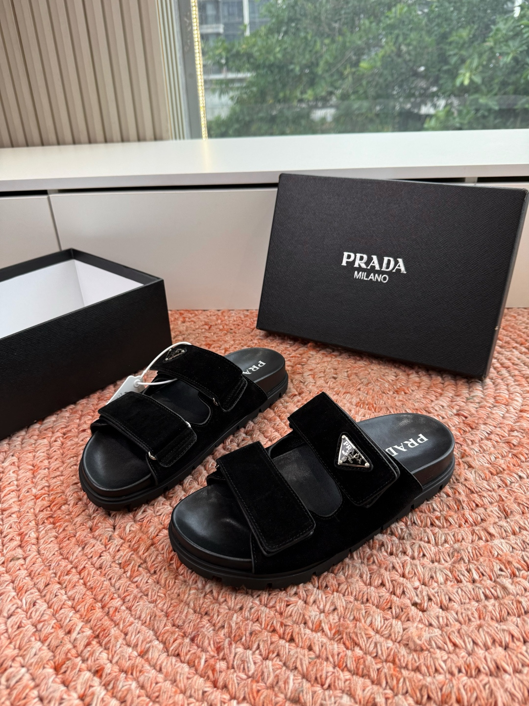 🌾G036顶级prada普拉达2026春夏新款拖鞋系列 三角扣厚底魔术贴拖鞋 全皮高级大气 厚底鞋底搭配