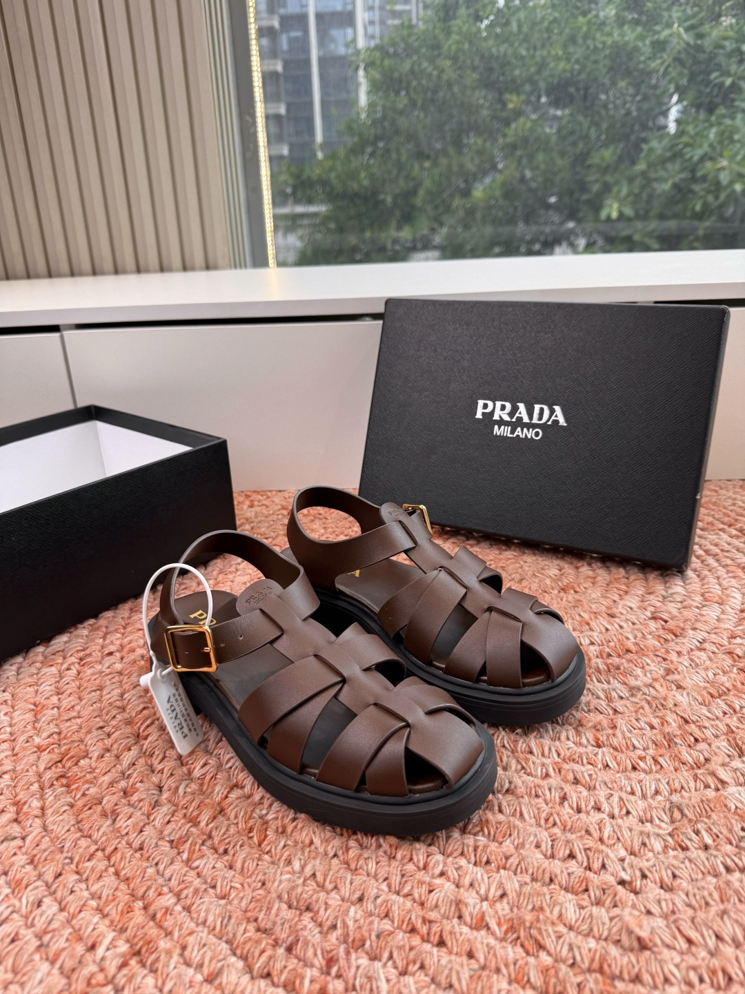 🌾G036顶级prada普拉达2026春夏新款拖鞋系列 三角扣厚底魔术贴拖鞋 全皮高级大气 厚底鞋底搭配