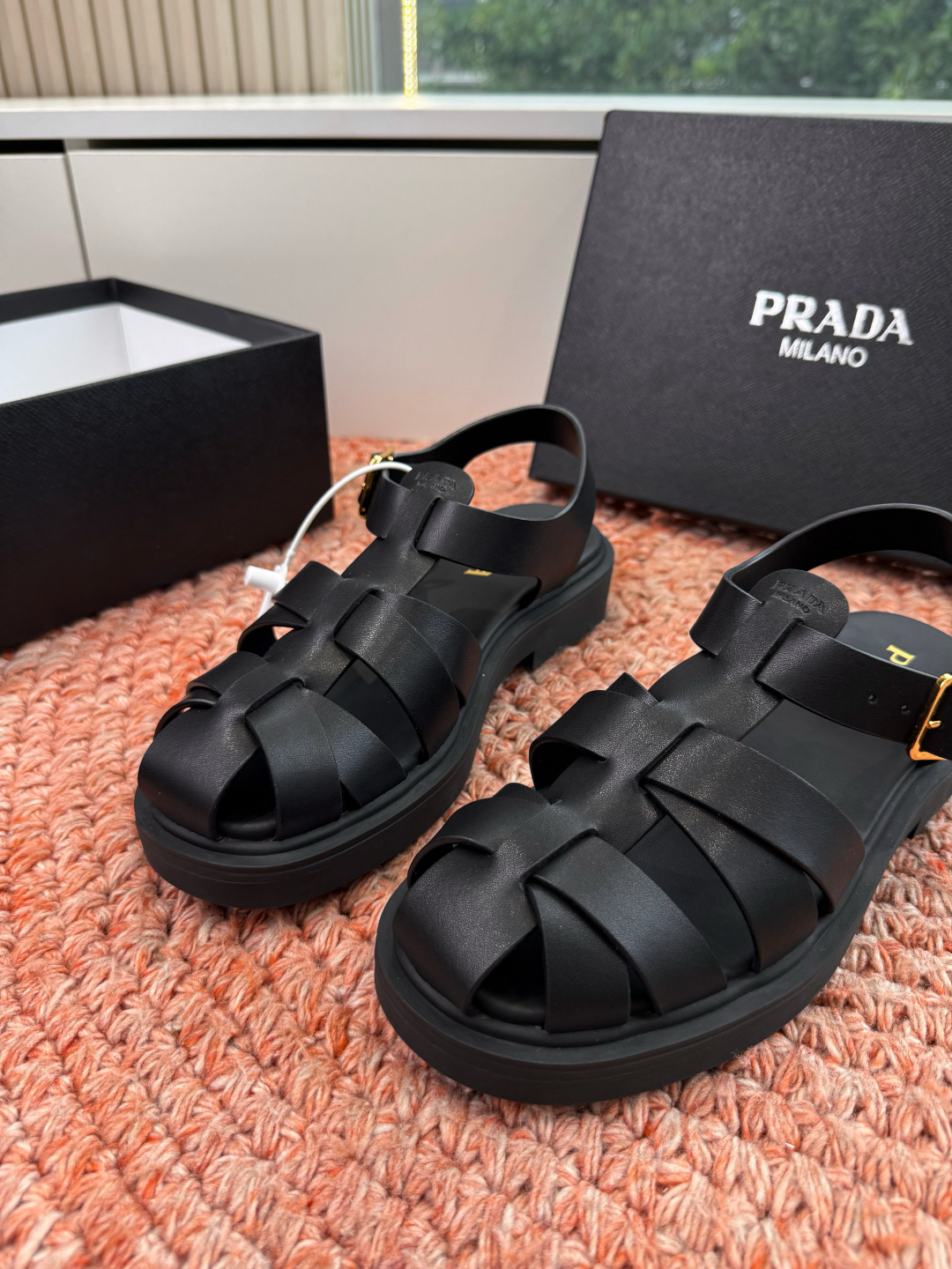 🌾G036顶级prada普拉达2026春夏新款拖鞋系列 三角扣厚底魔术贴拖鞋 全皮高级大气 厚底鞋底搭配