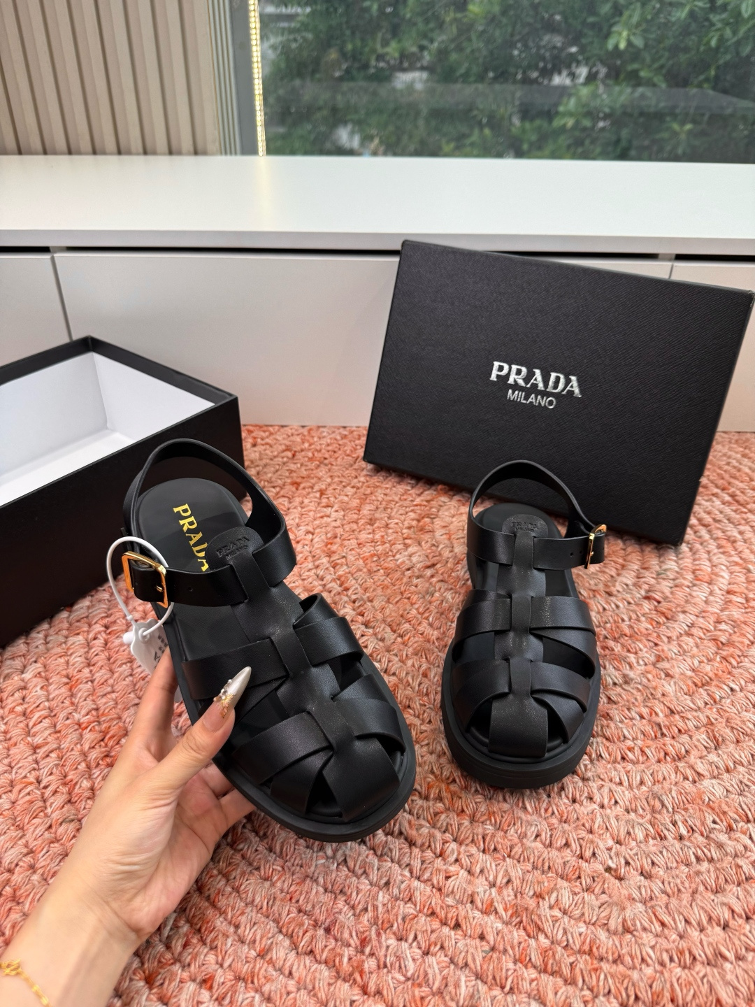 🌾G036顶级prada普拉达2026春夏新款拖鞋系列 三角扣厚底魔术贴拖鞋 全皮高级大气 厚底鞋底搭配