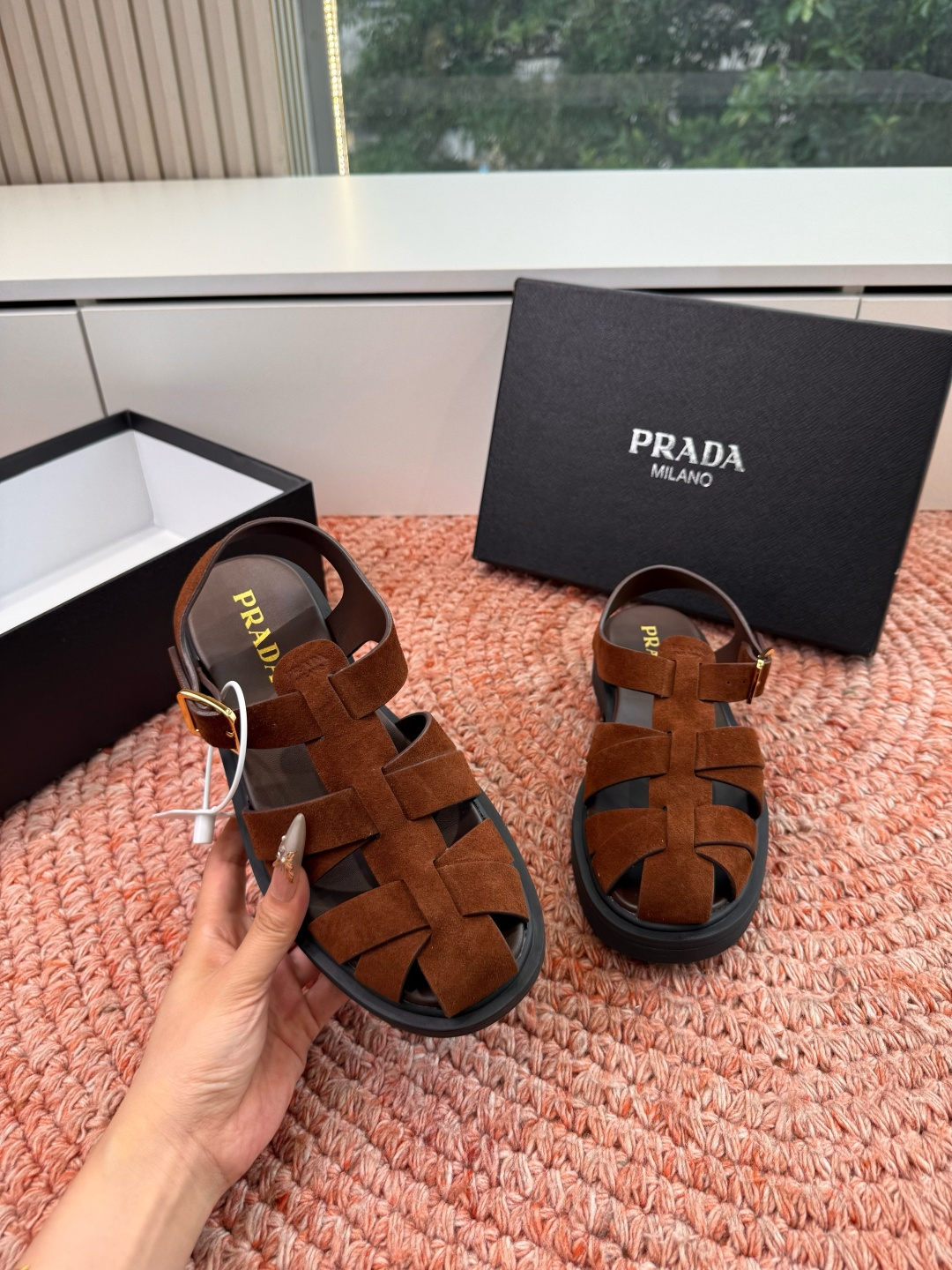 🌾G036顶级prada普拉达2026春夏新款拖鞋系列 三角扣厚底魔术贴拖鞋 全皮高级大气 厚底鞋底搭配