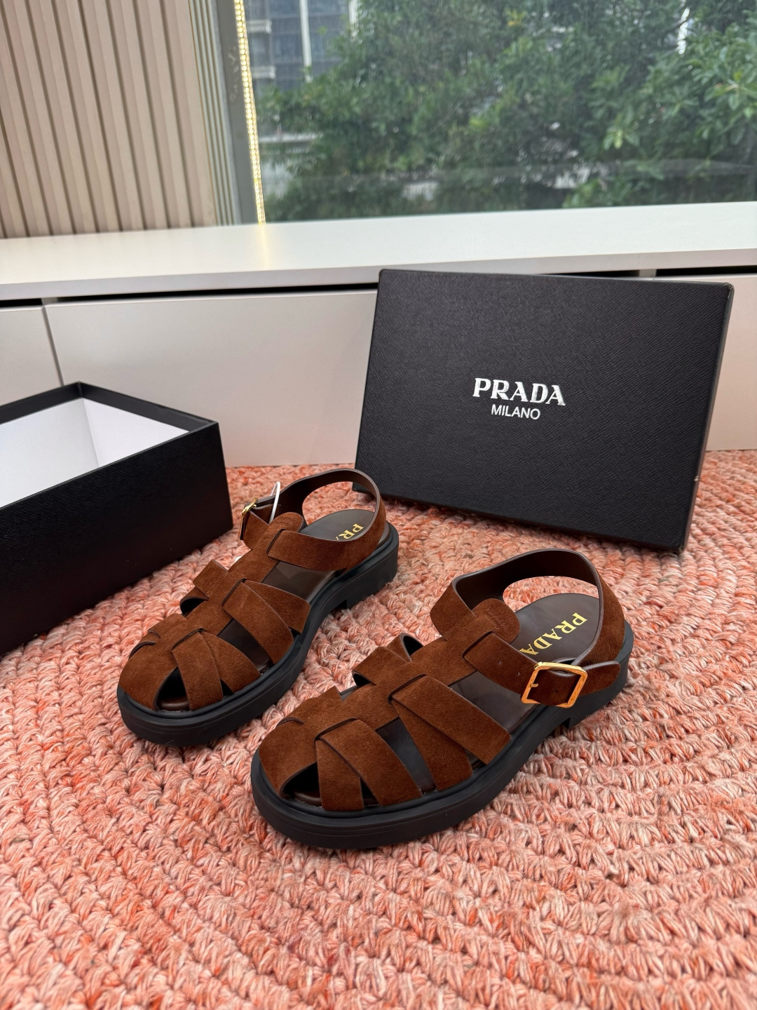 🌾G036顶级prada普拉达2026春夏新款拖鞋系列 三角扣厚底魔术贴拖鞋 全皮高级大气 厚底鞋底搭配