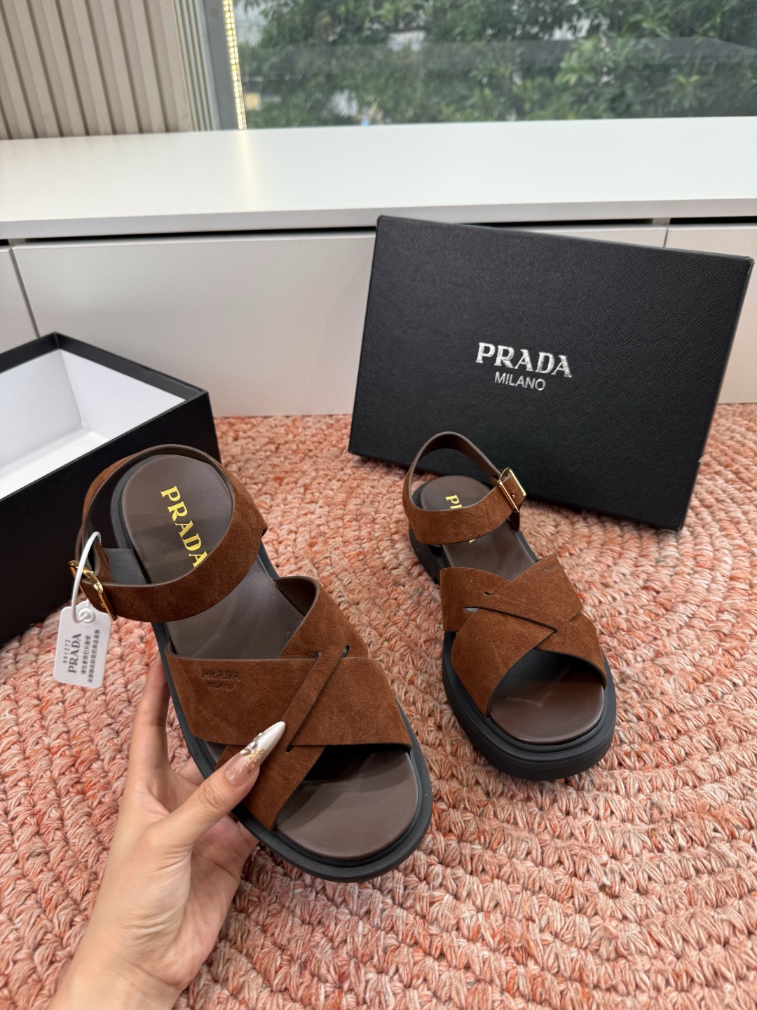 🌾G036顶级prada普拉达2026春夏新款拖鞋系列 三角扣厚底魔术贴拖鞋 全皮高级大气 厚底鞋底搭配