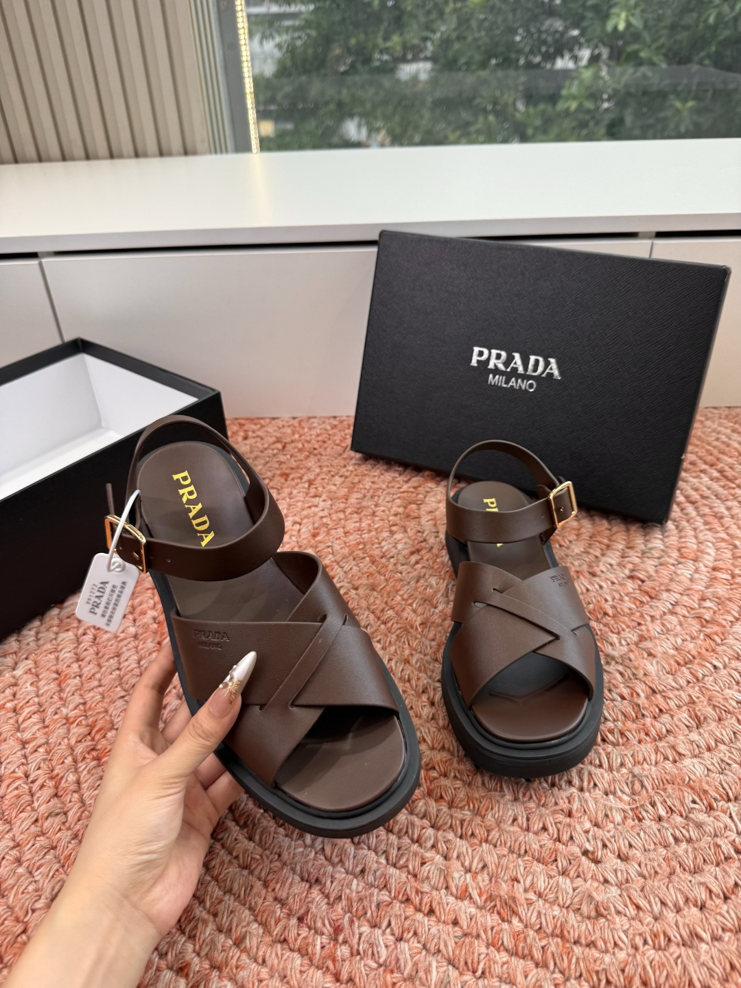 🌾G036顶级prada普拉达2026春夏新款拖鞋系列 三角扣厚底魔术贴拖鞋 全皮高级大气 厚底鞋底搭配