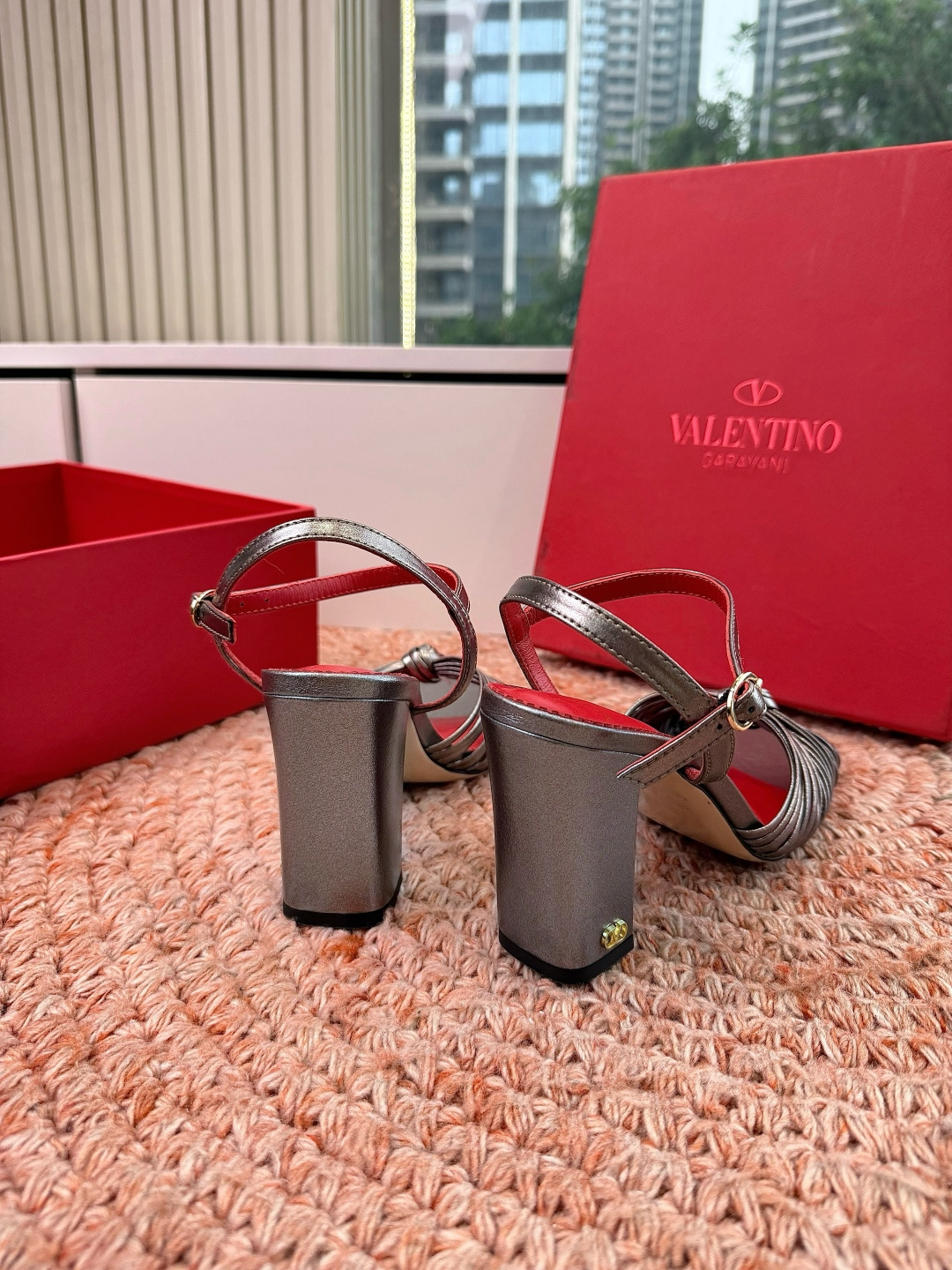 🌾G289所见即所得VALENTINO华伦天奴经典凉鞋单鞋春夏VLOGO SIGNATURE鞋型线条流畅