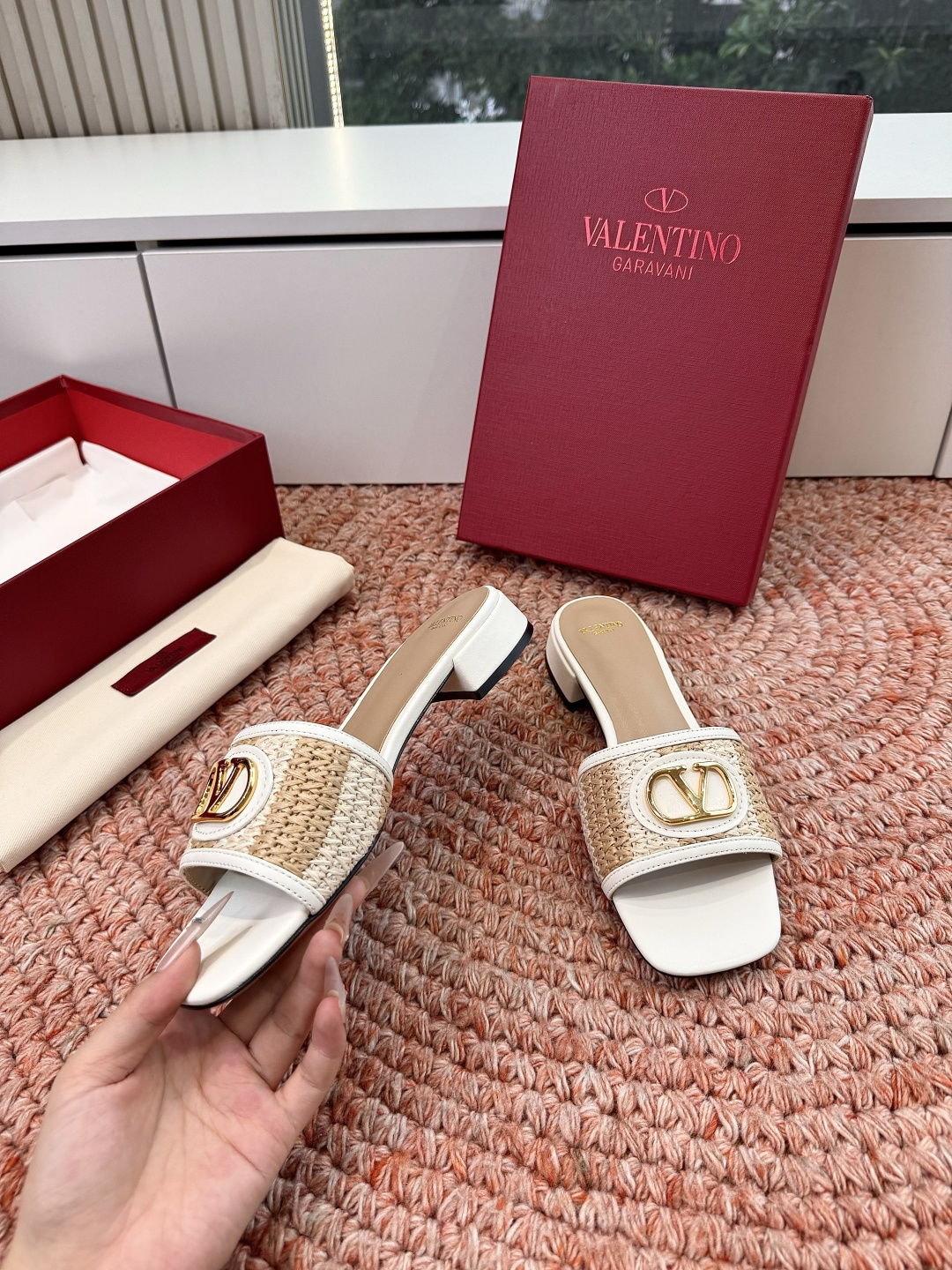 🌾G678所见即所得VALENTINO华伦天奴经典2026春夏VLOGO SIGNATURE金属扣拖鞋凉
