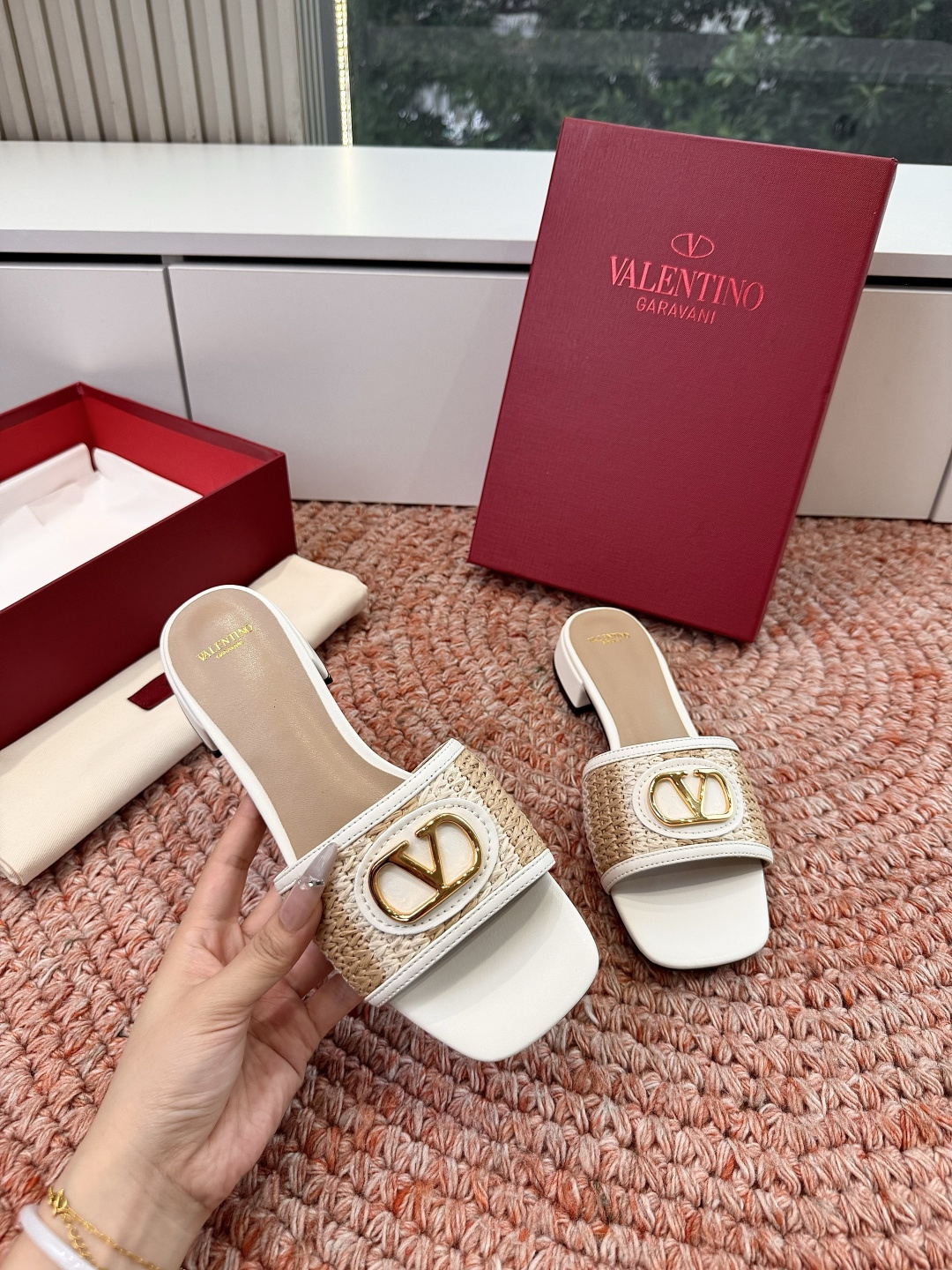 🌾G678所见即所得VALENTINO华伦天奴经典2026春夏VLOGO SIGNATURE金属扣拖鞋凉