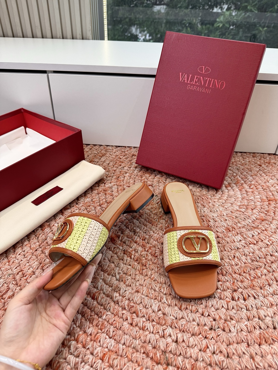 🌾G678所见即所得VALENTINO华伦天奴经典2026春夏VLOGO SIGNATURE金属扣拖鞋凉