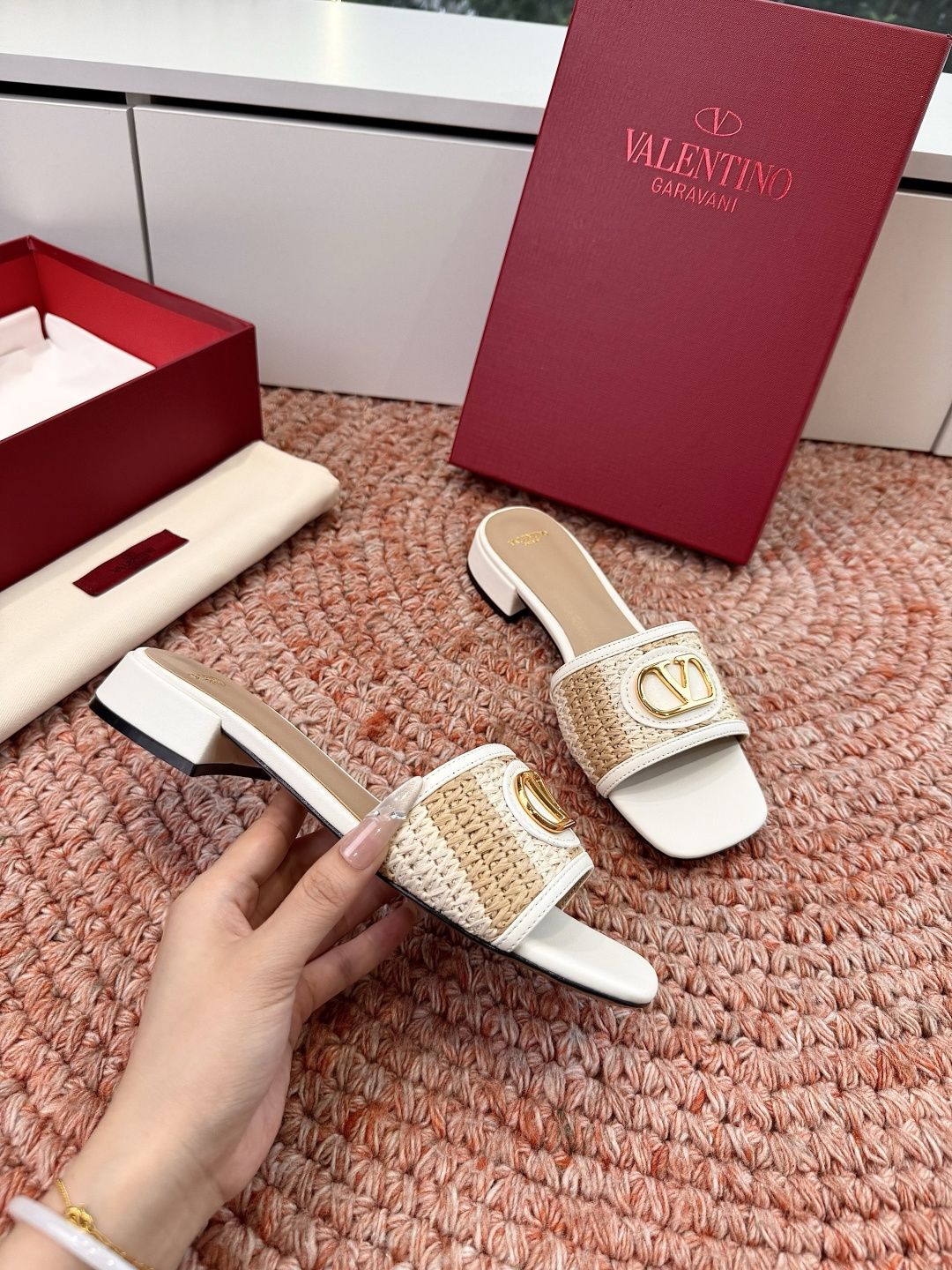 🌾G678所见即所得VALENTINO华伦天奴经典2026春夏VLOGO SIGNATURE金属扣拖鞋凉