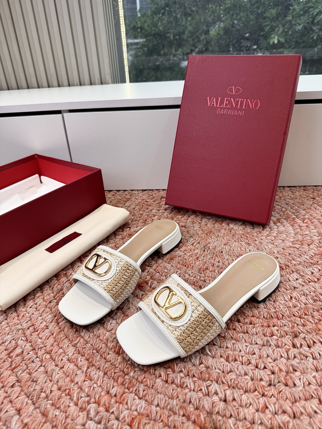 🌾G678所见即所得VALENTINO华伦天奴经典2026春夏VLOGO SIGNATURE金属扣拖鞋凉