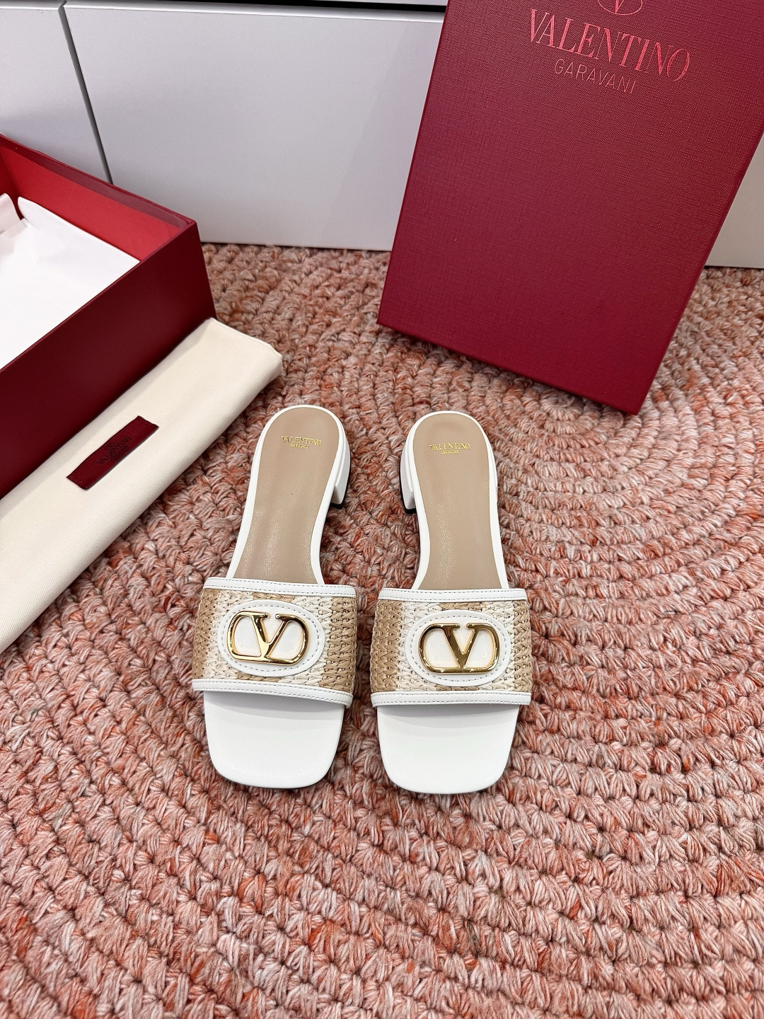 🌾G678所见即所得VALENTINO华伦天奴经典2026春夏VLOGO SIGNATURE金属扣拖鞋凉